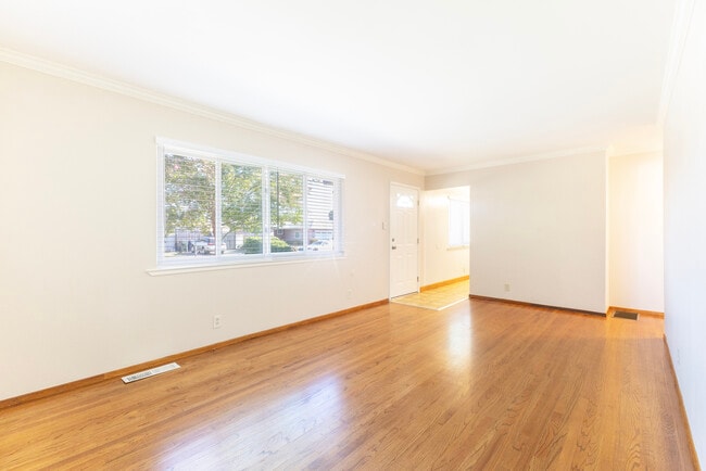 Building Photo - 6900 McQuillan Cir