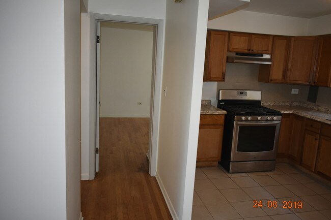 Building Photo - 1714 W Touhy Ave