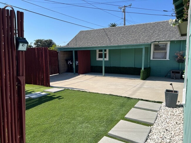 Charming Anaheim Cottage - Charming Anaheim Cottage House