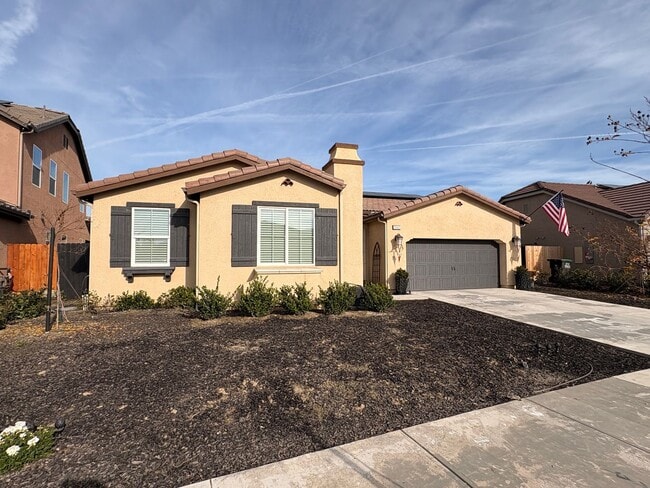 Foto del edificio - Beautiful 4 bedroom home for rent in Visalia, CA