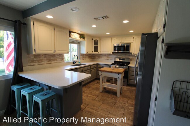 Building Photo - 3 br, 2.5 bath House - 12605 5th St.