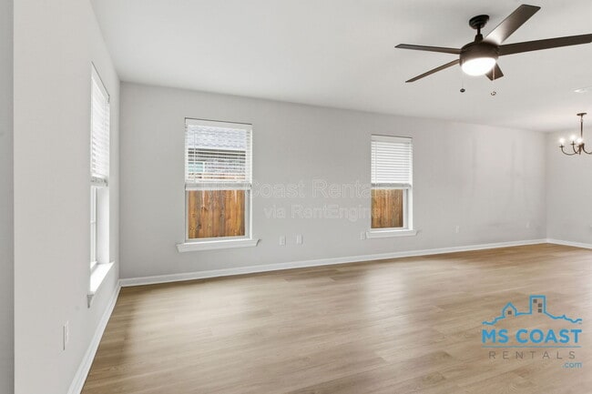 Building Photo - 14320 Southern Maple Ave