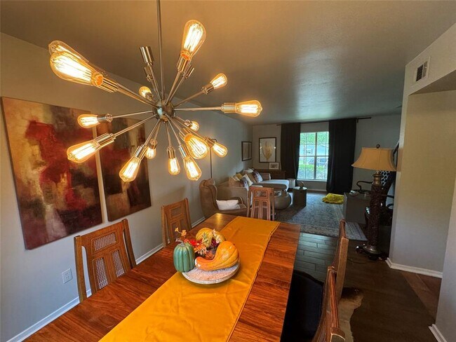 Foto del edificio - 6904 Langston Dr