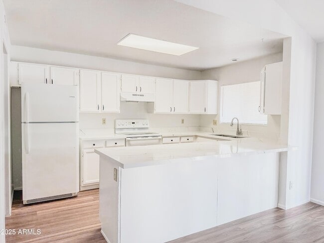 Building Photo - 7027 W Cherry Hills Dr