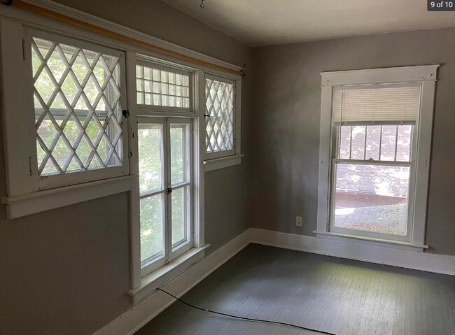 Foto del edificio - 4 Bed 1.5 Bath Home East Campus