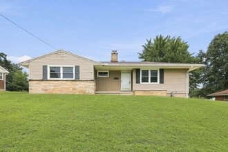 Building Photo - 248 Canterbury Dr