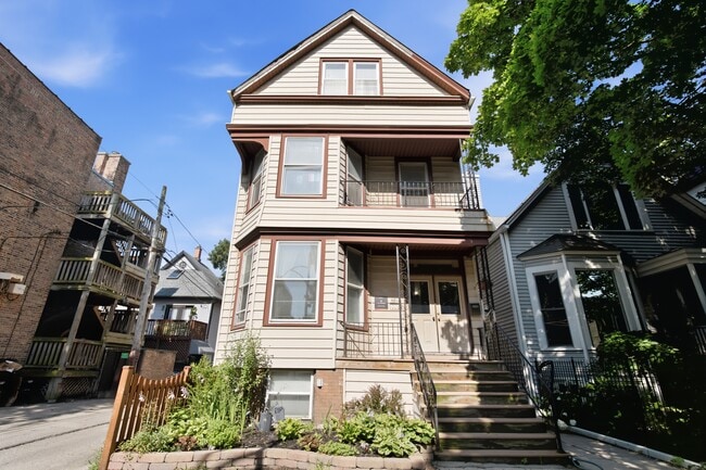 Building Photo - 3814 N Marshfield Ave