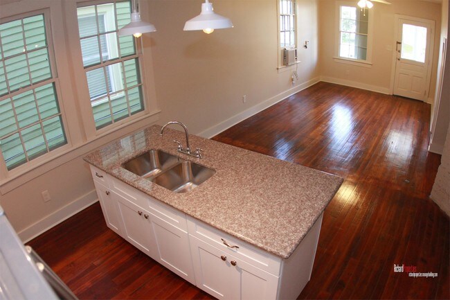 Building Photo - 3430 Danneel St