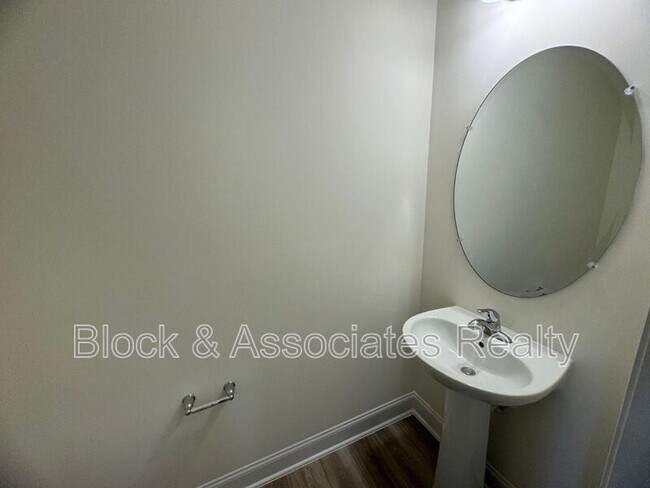 Foto del edificio - 139 Hyacinth Ln