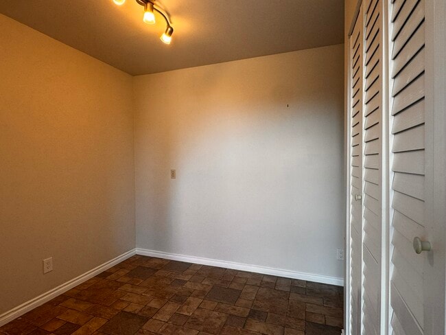 Building Photo - 4786 Kilmarnock Dr