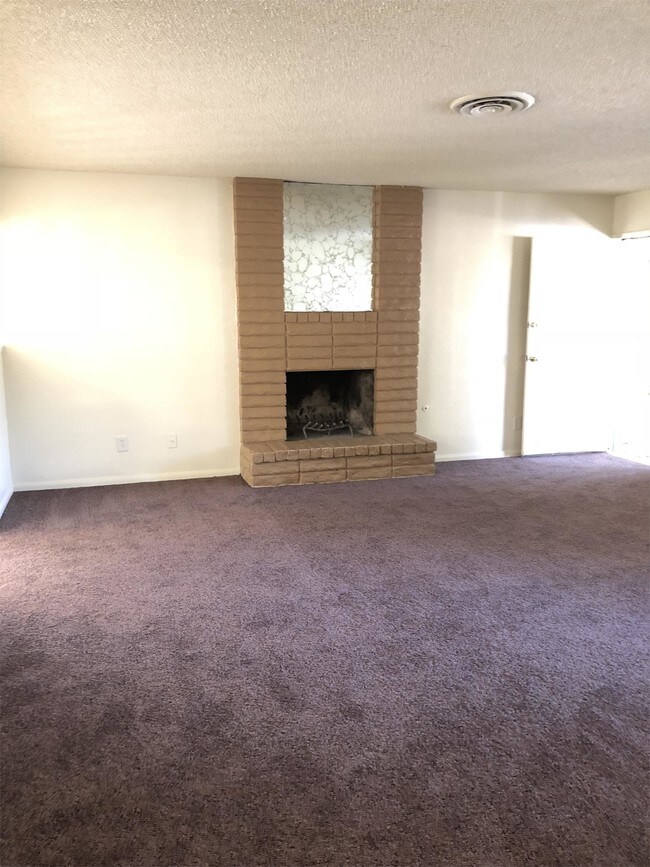Building Photo - 4801 Appleblossom Dr