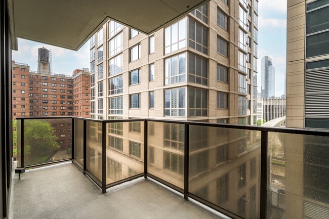 Building Photo - 161 W 61st St