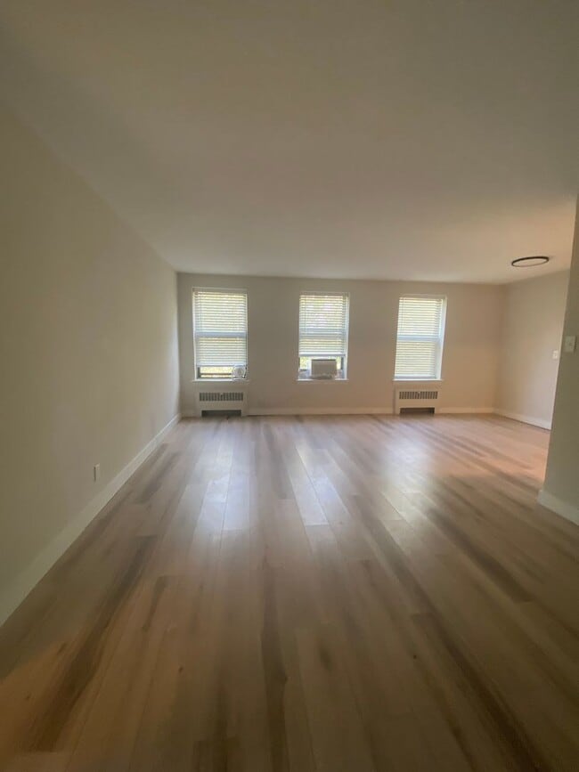 Foto del edificio - Beautiful 3Bed/1Bath in the Grove