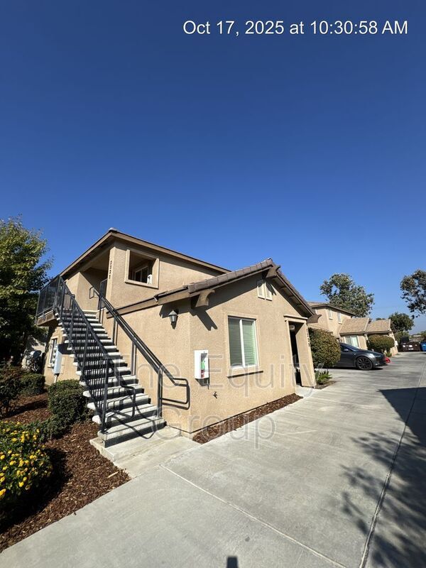 Building Photo - 2220 W Lark Ave