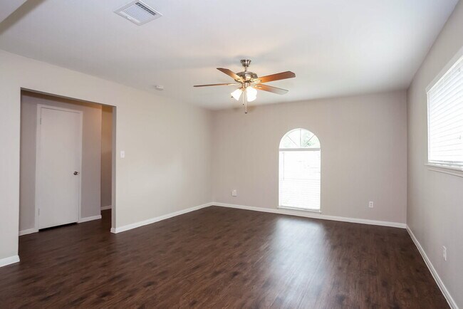 Building Photo - 1817 Wren Dr