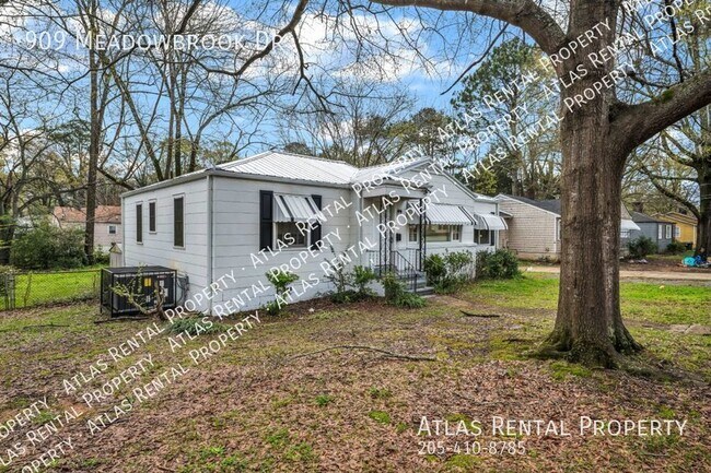 Building Photo - 909 Meadowbrook Dr