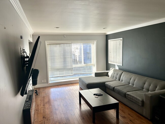 Building Photo - 14 N Alboni Pl