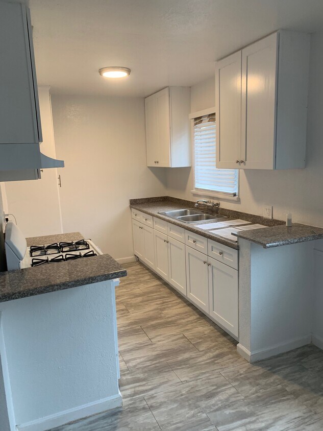 Foto principal - 13988 Foothill Blvd