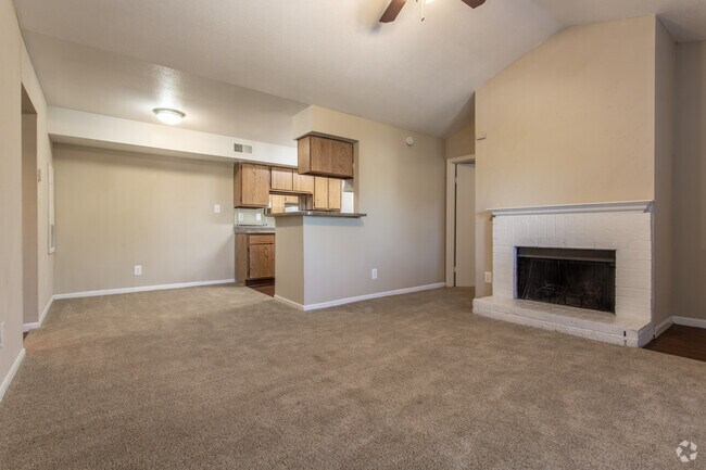 2 Hab, 2 Ba-921  ft²-Living Space - Foxwood