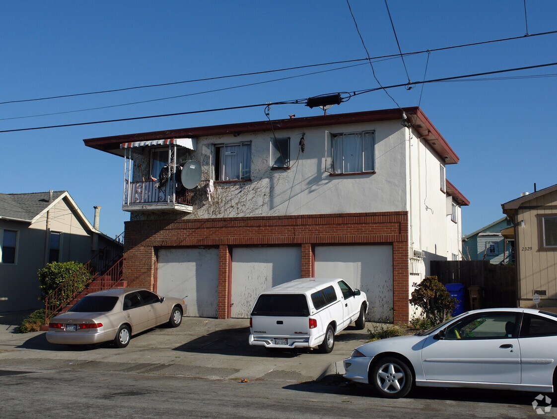 Foto del edificio - 2323 Clinton Ave