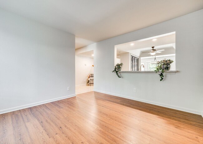 Building Photo - Great Condo in River HIlls!