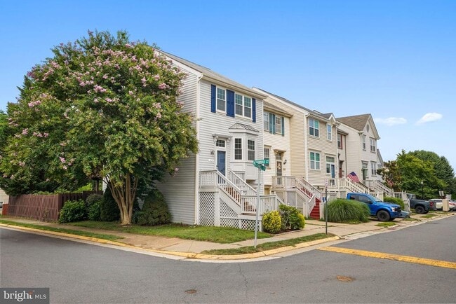 Building Photo - 423 McDaniel Dr