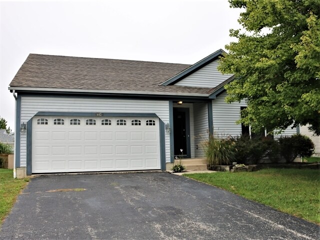 Foto principal - 8662 Cadet Drive South