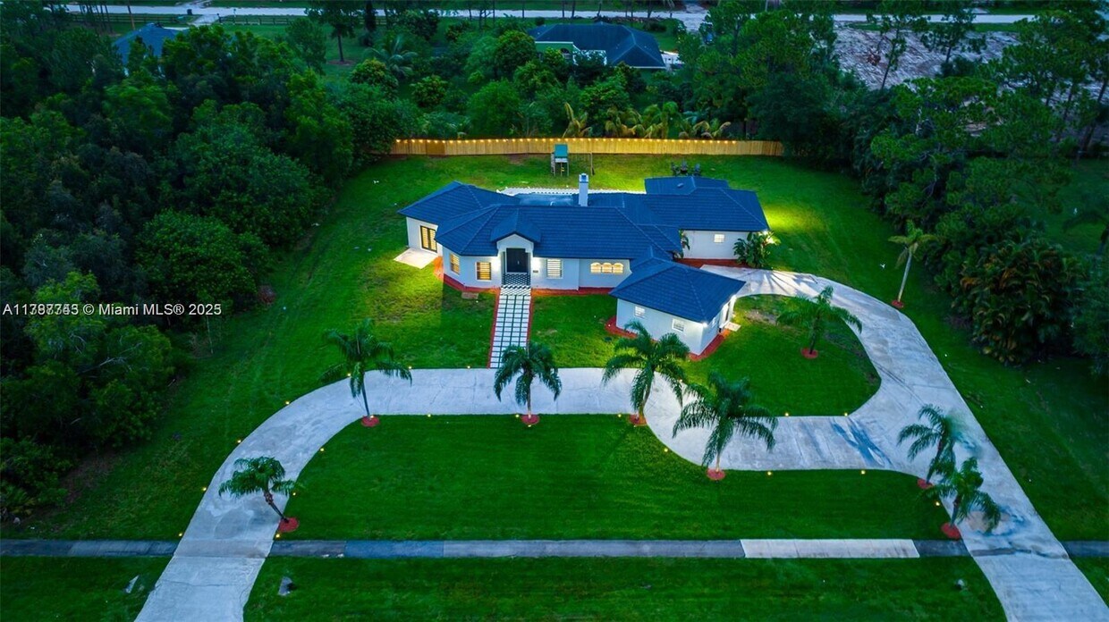 Foto principal - 13551 Temple Blvd