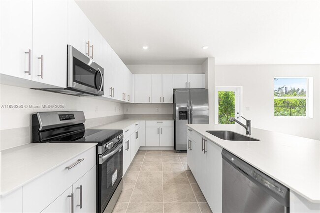 Building Photo - 2232 SE 30th St