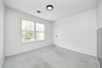 Building Photo - 10217 Teneha Dr