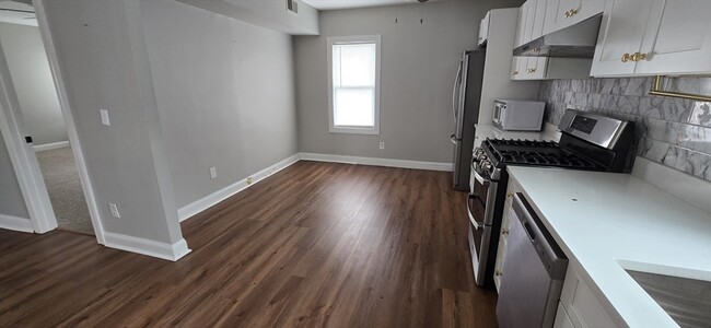 Building Photo - 157 Earle St