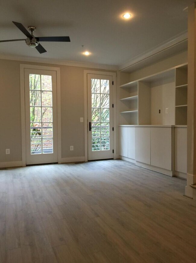 Foto del edificio - 916 N Buchanan Ct