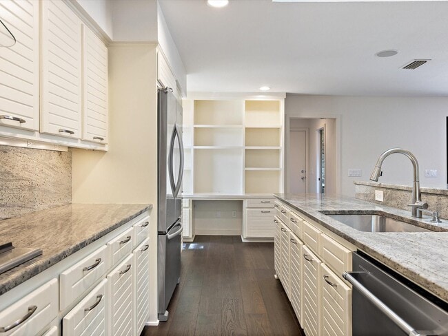 Building Photo - 6801 Winding Rose Trl