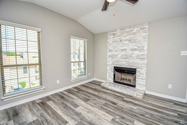 Living Room - Springfield Crossing Apartments