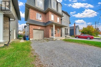 Building Photo - 11 Chestnut St E