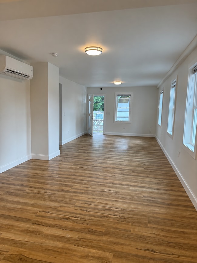 Building Photo - Beautifully Updated Two Bedroom Townhouse!