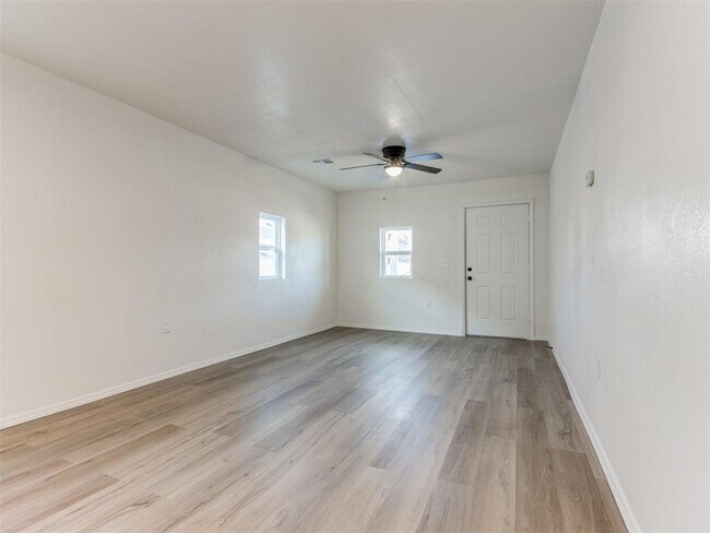 Foto del edificio - 1330 NE 7th St