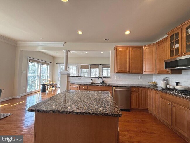Foto del edificio - 1600 Regent Manor Ct