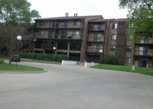Primary Photo - Park East Apartments