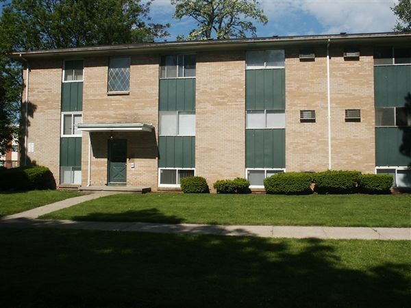 Building Photo - 600 River St