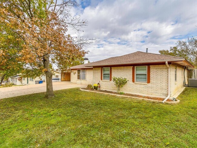 Building Photo - 813 Wilson Dr