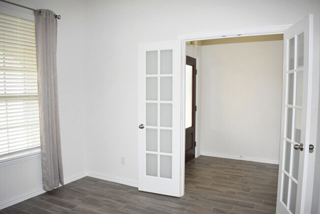 Building Photo - 9328 Bronze Meadow Dr
