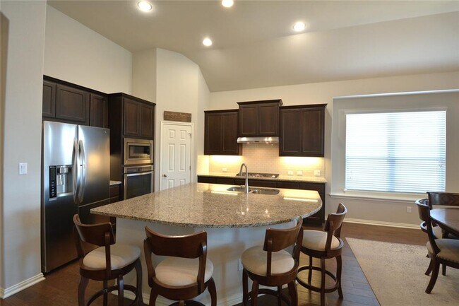 Building Photo - 142 Venice Cove