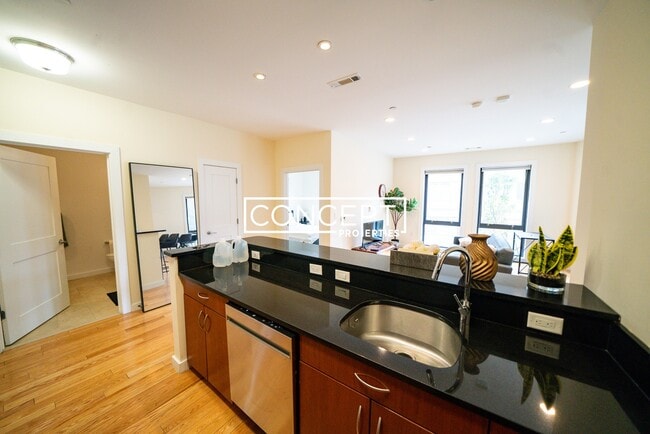 Building Photo - 9 Miner St