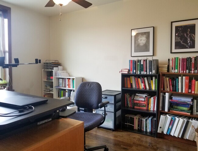 Foto del edificio - 3463 S Archer Ave