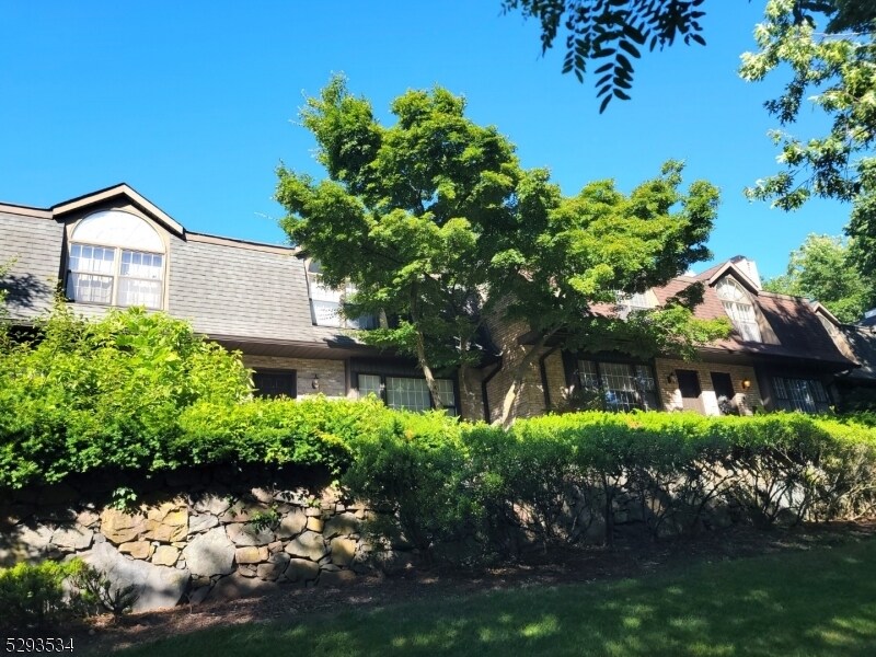 85 Falls Bridge Dr, Totowa, NJ 07512 Townhome Rentals in Totowa NJ