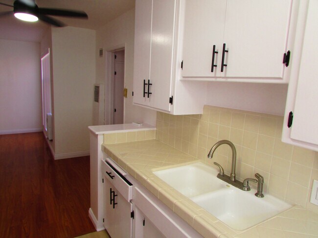 Foto del edificio - 1756 N Gramercy Pl
