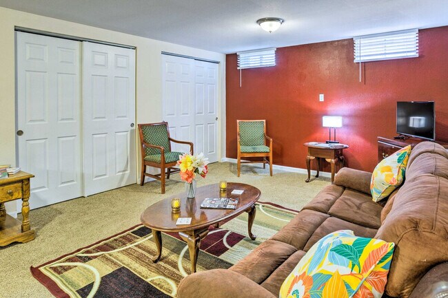 Building Photo - 3560 Dahlia St