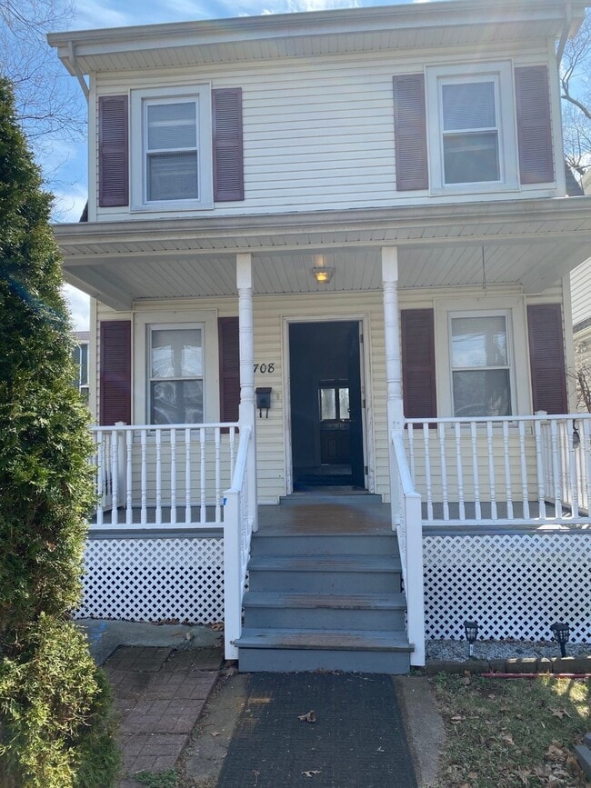 Building Photo - 708 Magnolia St