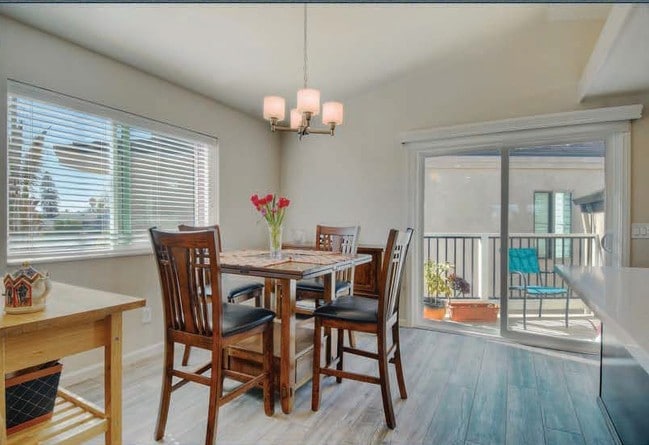 Interior Photo - Emerald Pacific